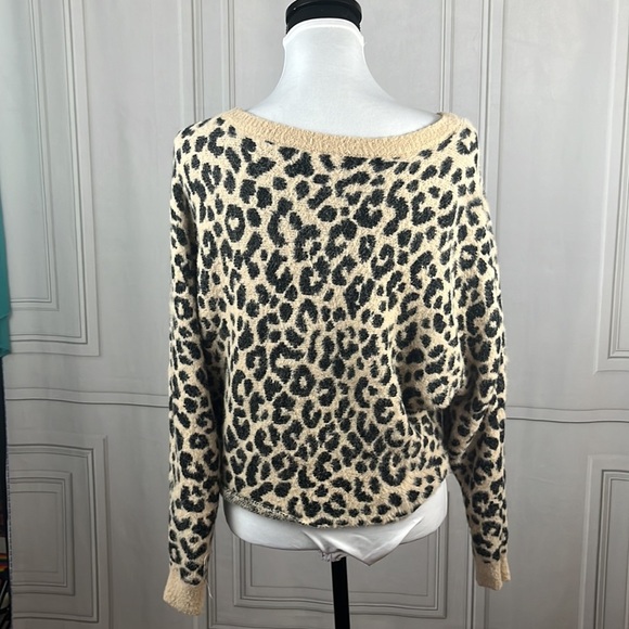 Fuzzy leopard print sweater - Picture 7 of 11